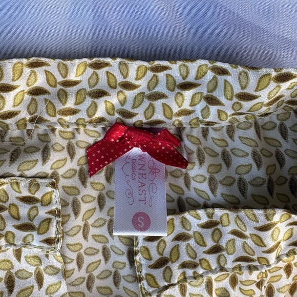 Downeast Smocked Waist Patterned Blouse with Tie Detail Small Or Medium - Picture 4 of 7